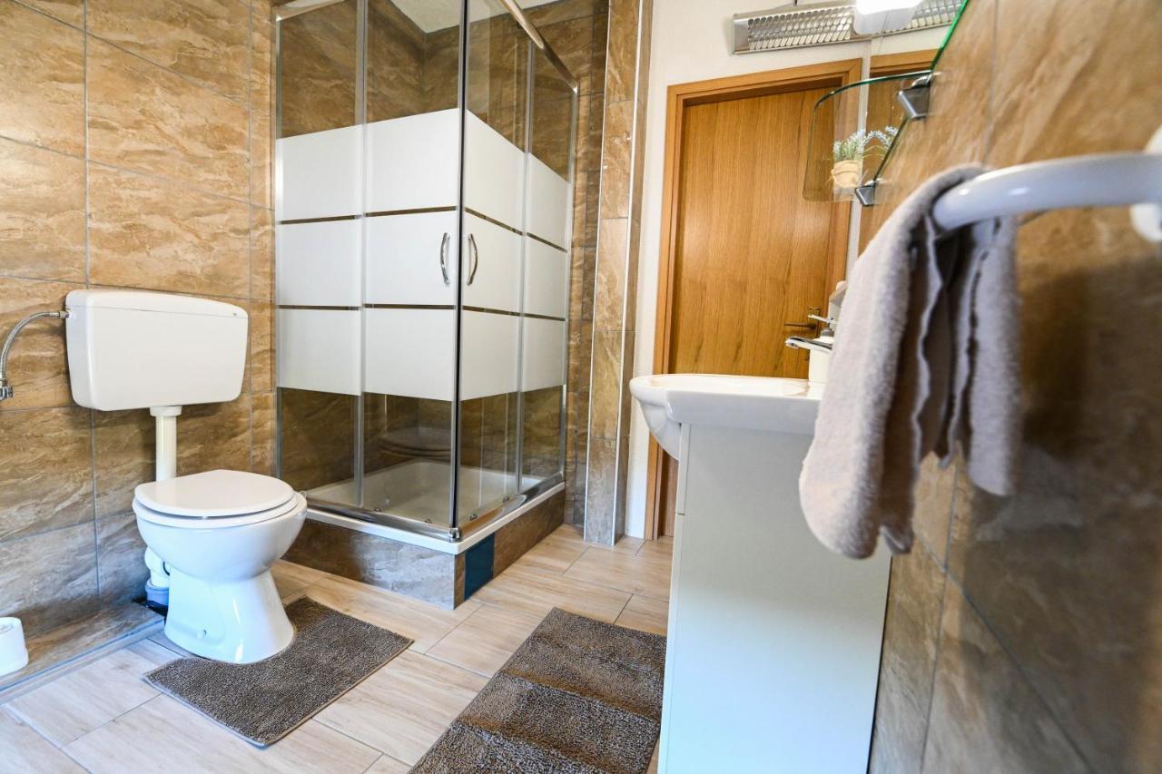 Holiday Home Donji Lepuri Lisičići Kültér fotó