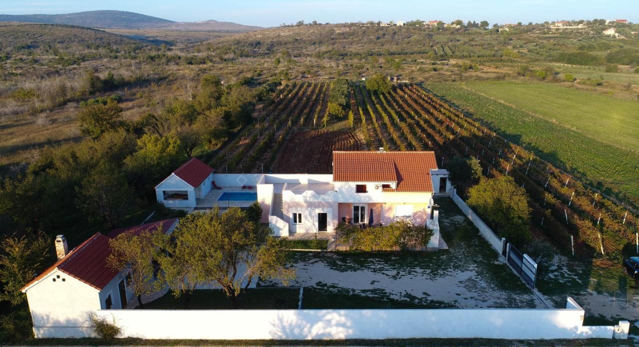 Holiday Home Donji Lepuri Lisičići Kültér fotó