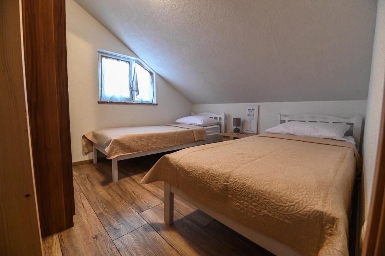 Holiday Home Donji Lepuri Lisičići Kültér fotó