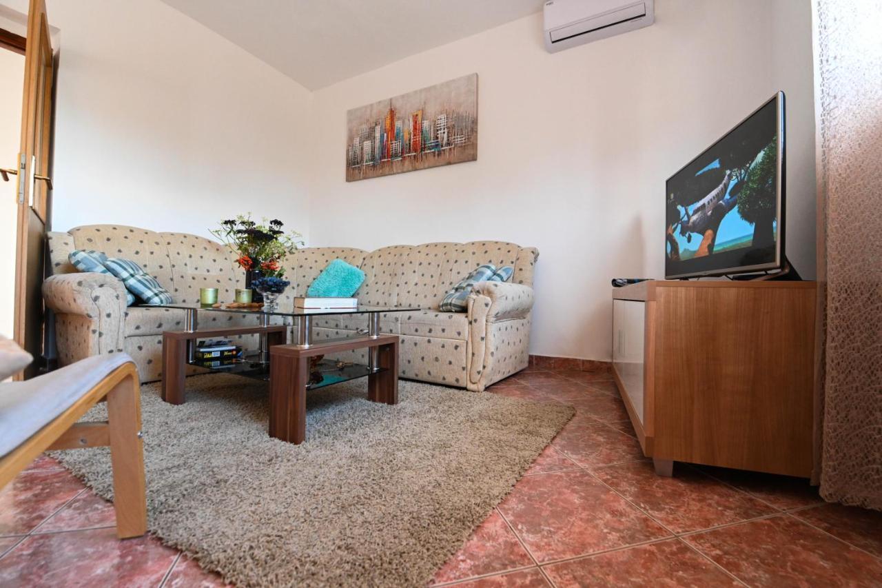 Holiday Home Donji Lepuri Lisičići Kültér fotó